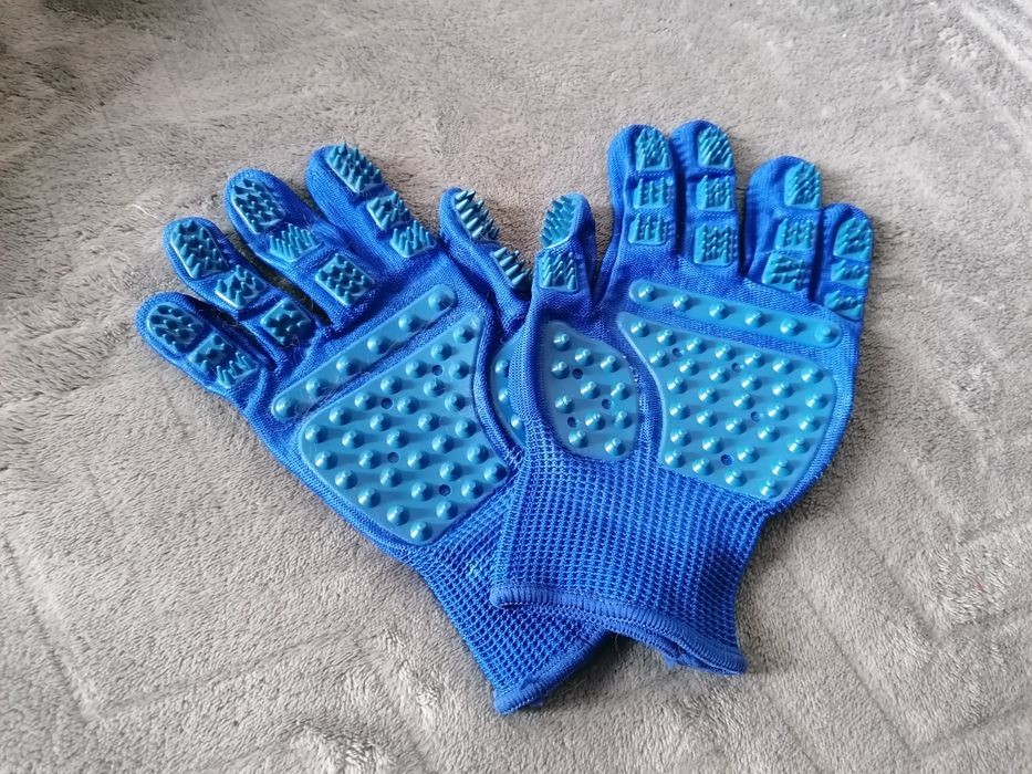 Rekawiczki do wyczesywania zwierząt