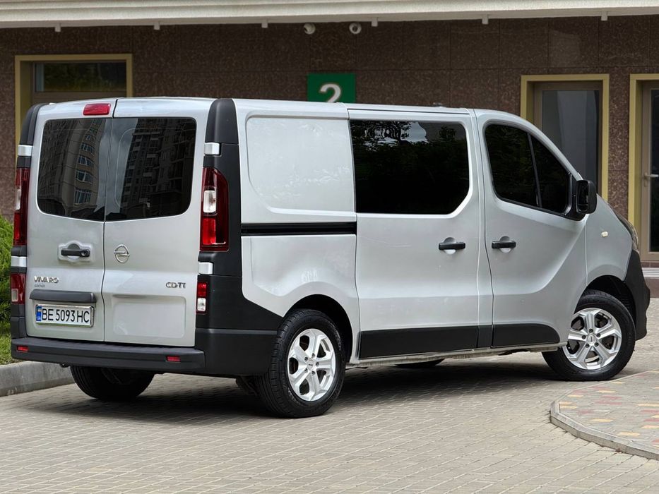 Продам Opel Vivaro Груз-пас 2015 року.