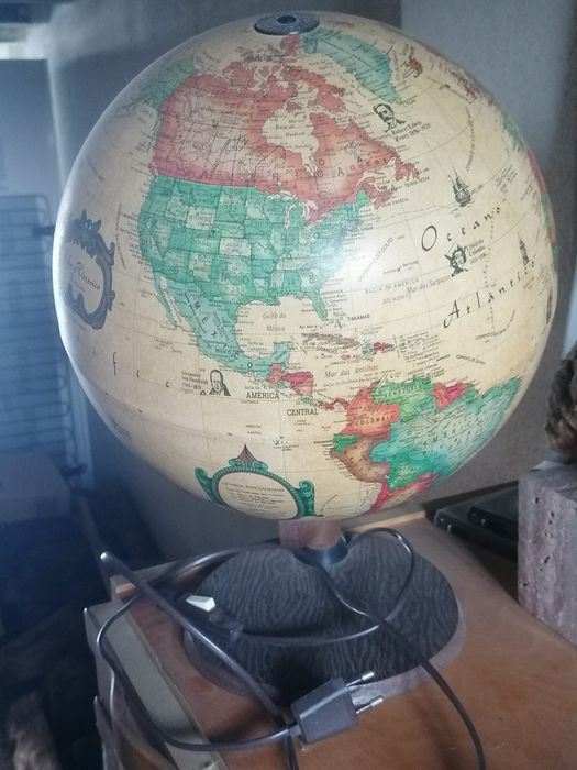 Globo histórico iluminado