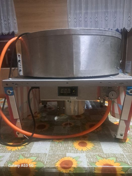 Maszyna do waty cukrowej.