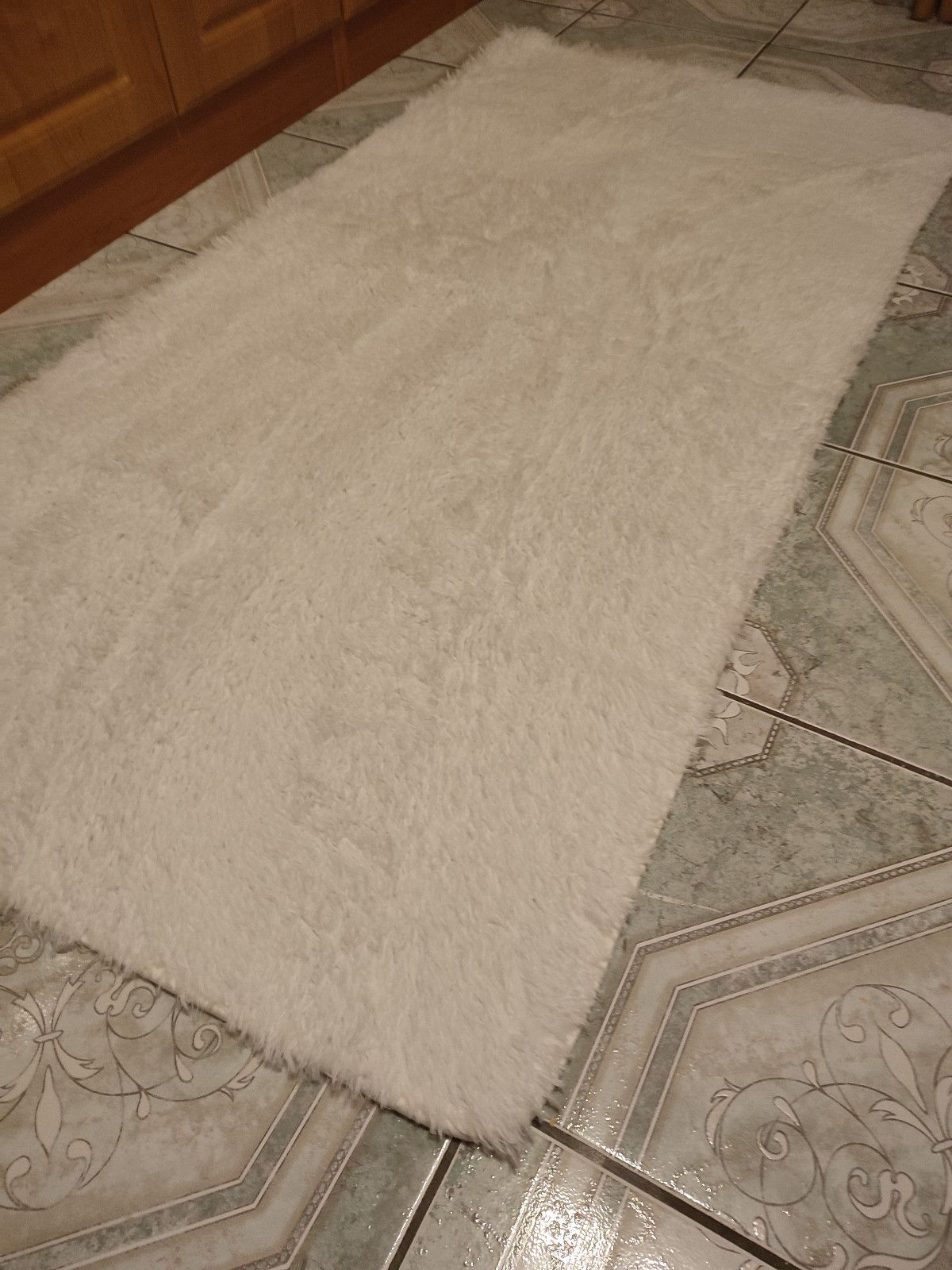 Nowy biały dywan puszysty 80X160