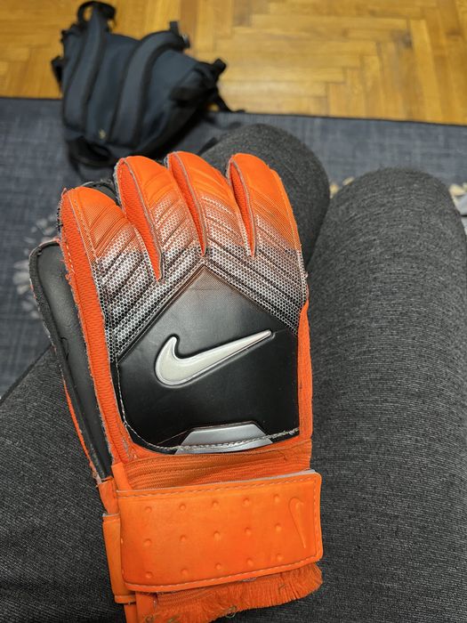 Продам рукавиці для футболу розмір S.