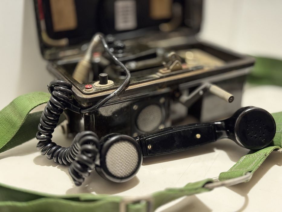 Полевой телефон RFT FF-63 (ГДР). Оригинал, бакелит, кривошип, ремень