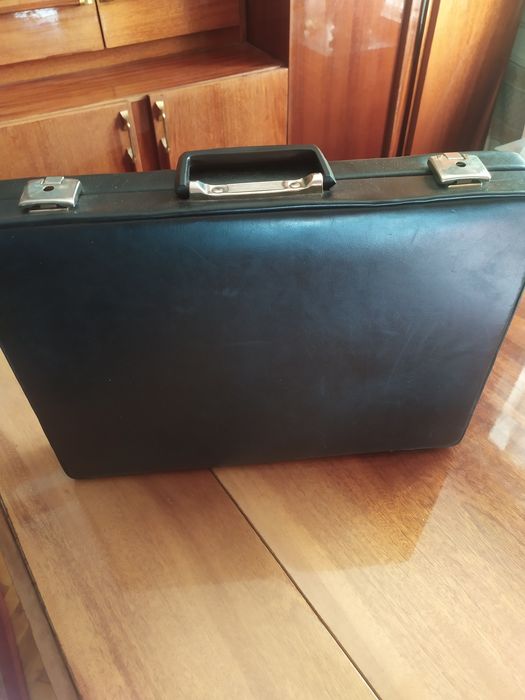 Чемодан дипломат чорний