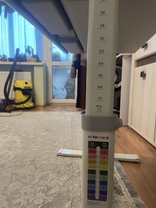 Дитячий стіл письмовий