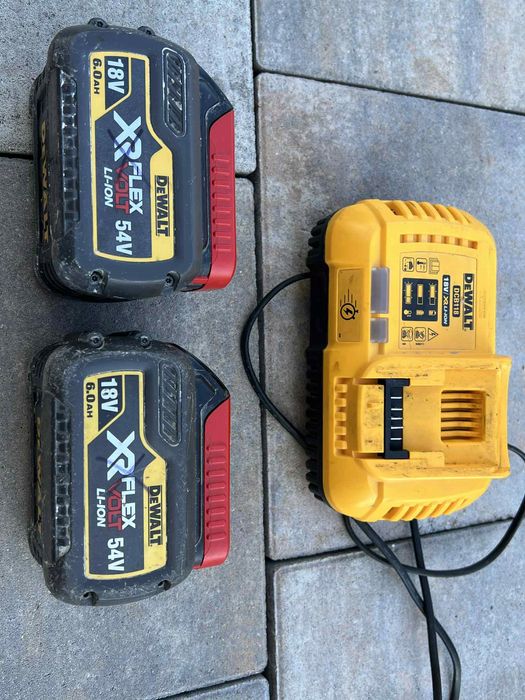 Akumulatory Li-Ion Dewalt 18 V 6 Ah + Ładowarka