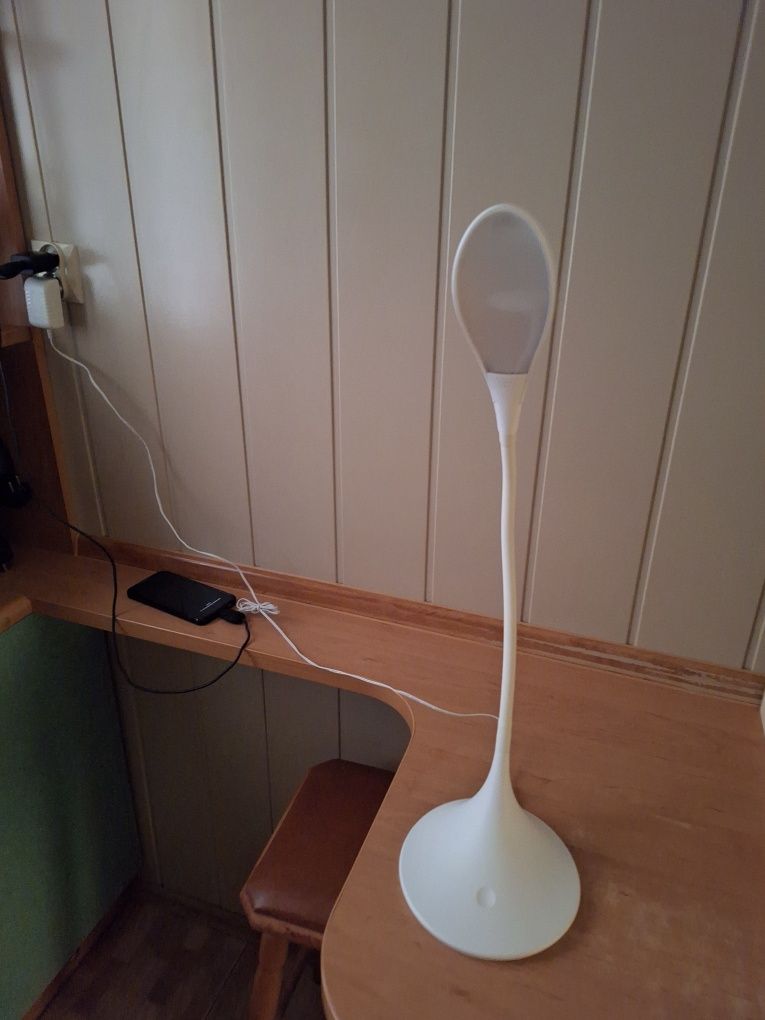 Lampka z wejściem USB