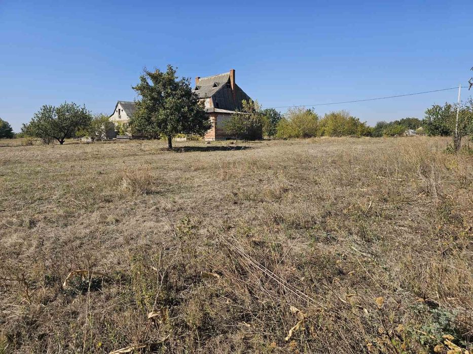 Продажа участка 61 сотка,под строительство,правильной формы,есть дом,