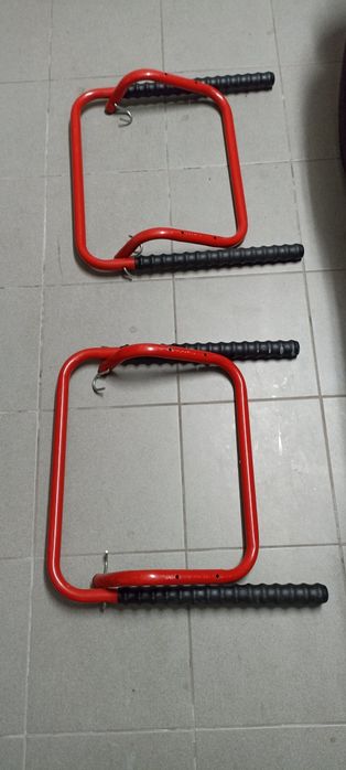Vendo dois suportes dobráveis para bicicletas.