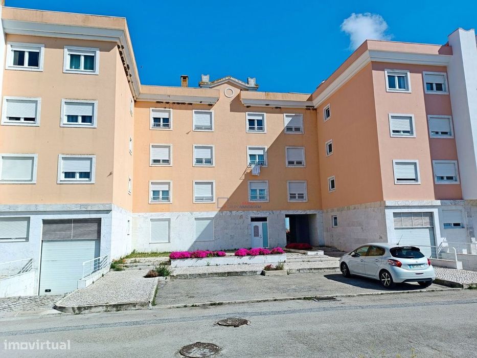 Apartamento T4 com 1 lugar de Parqueamento e 2 arrecadações - Samor...
