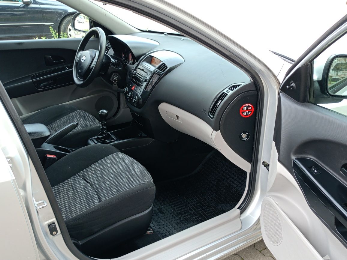 Kia cee'd LPG 1.6 bez korozji, mechanicznie w bdb stanie