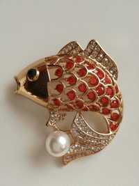USA_BROSZKA/ZAWIESZKA_nieszablonowa biżuteria- złota rybka z perłą