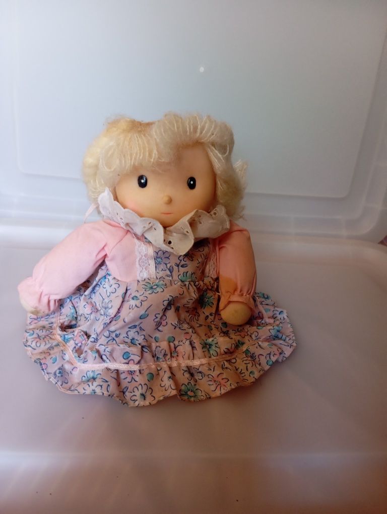 Boneca antiga com música.