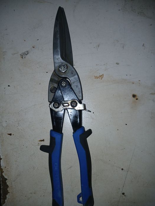 Vendo tesoura e espatula