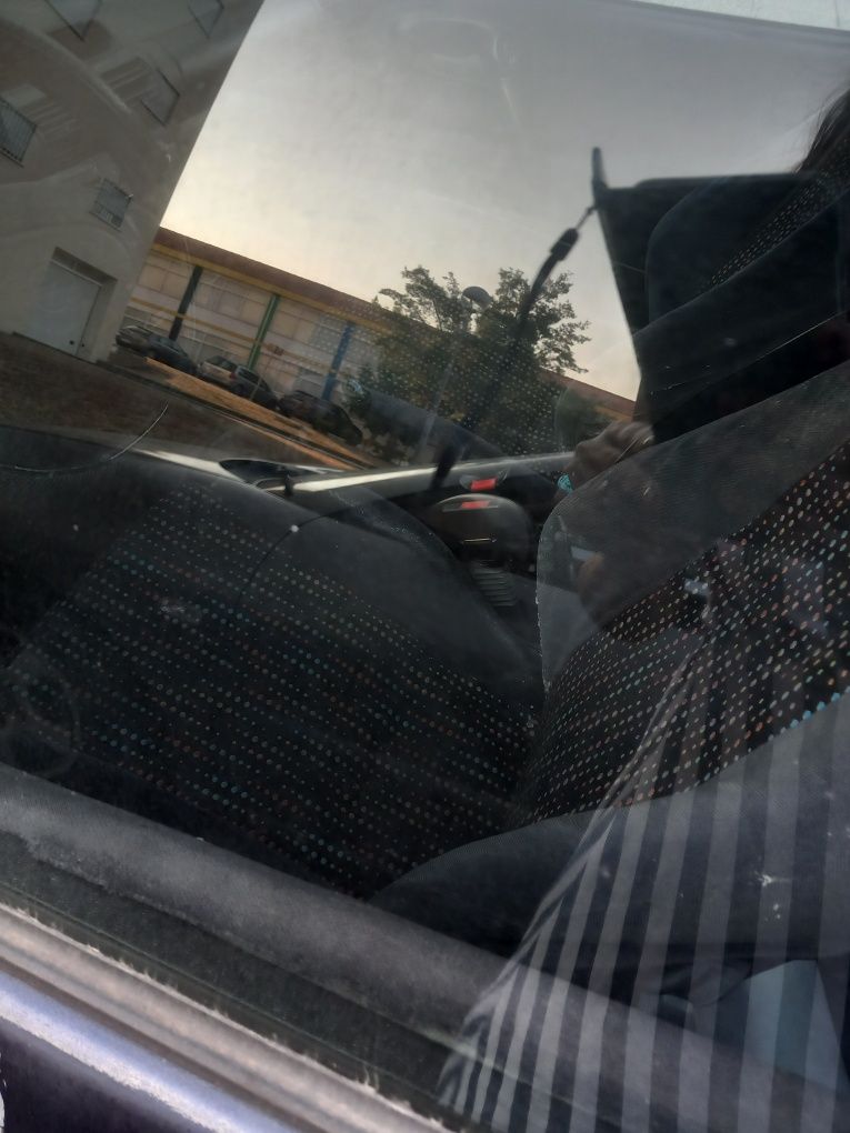 Carro Opel com radiador ruim e farol tem que trocar
