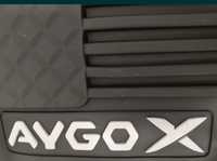 Oryginalne NOWE Dywaniki gumowe i mata bagaznika Aygo X OE Toyota