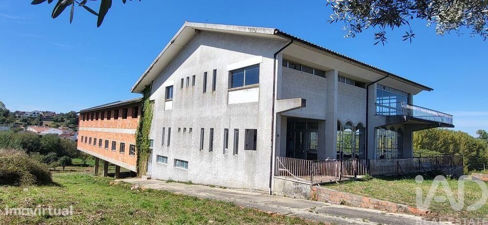 Prédio em Fermentelos de 2821,00 m2