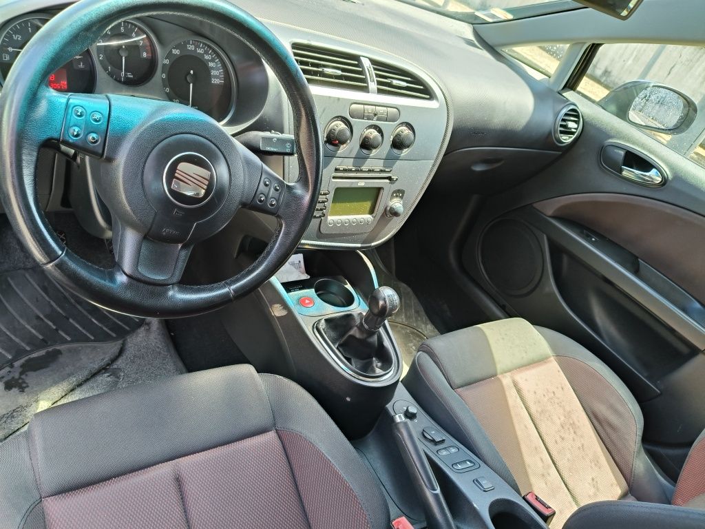Vendo Seat Leon com distribuição nova