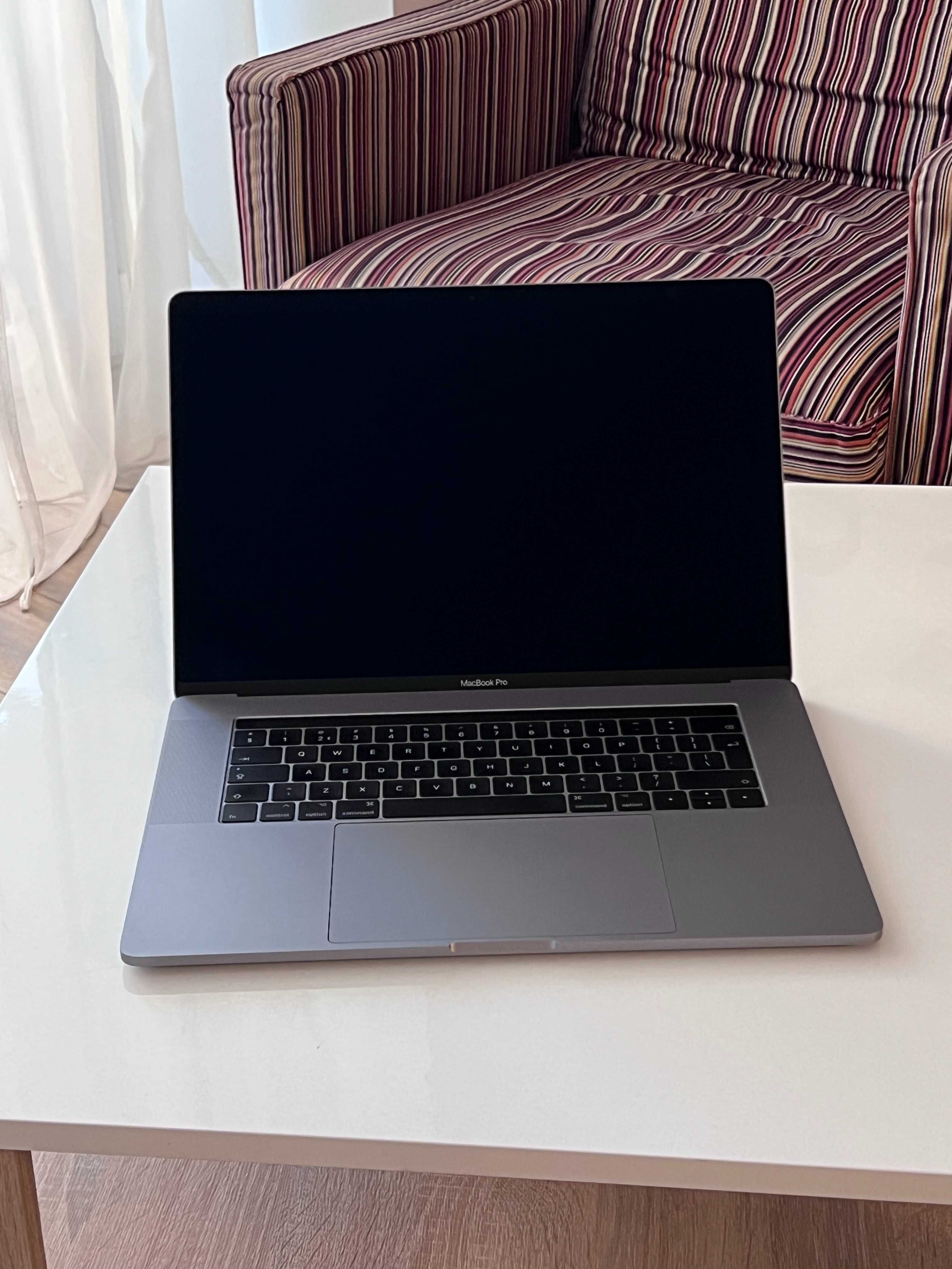 MACBOOK PRO 15 bez śladów użytkowania