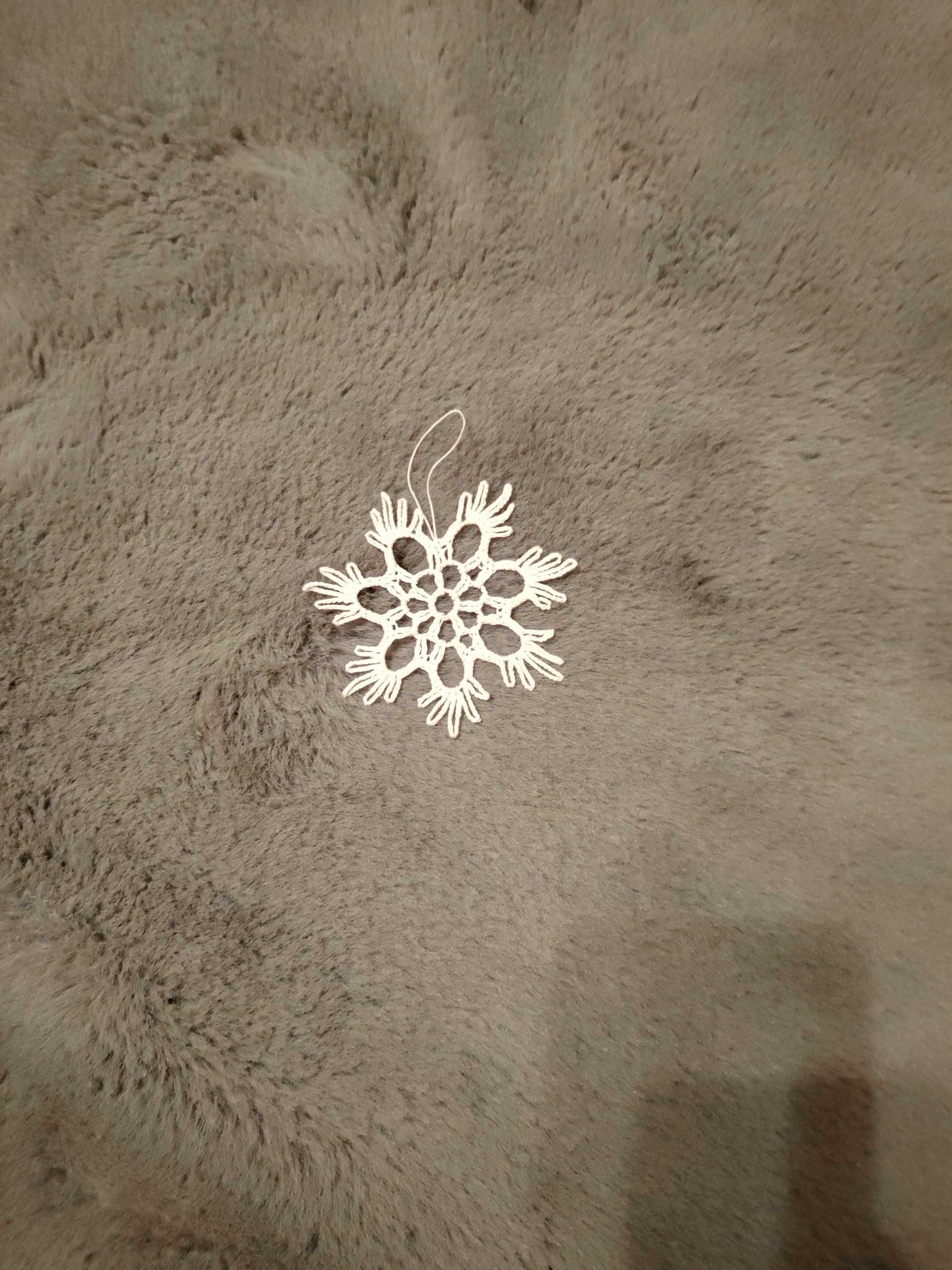 Gwiazdki/śnieżynki robione na szydełku