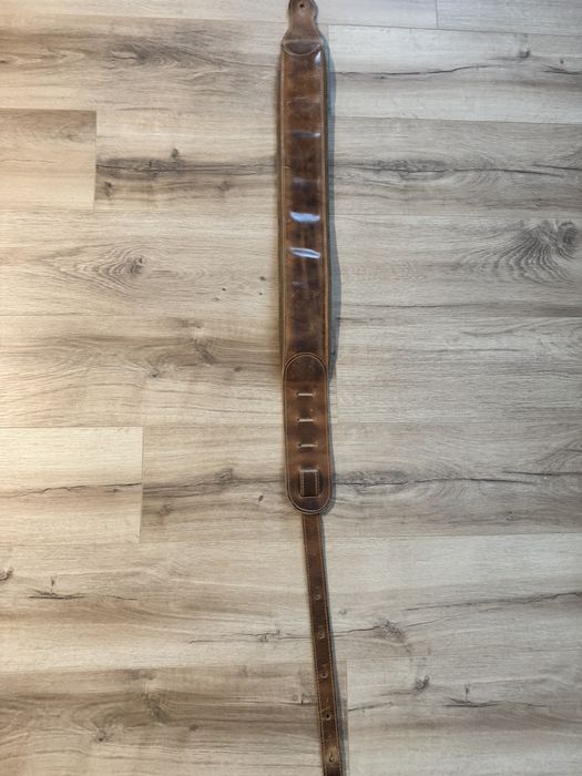 Pas do gitary ze skóry cielęcej USA .