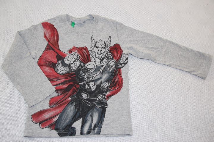 Szara bluzka z serii Marvel BENETTON 96 cm