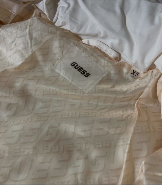 Продам жіночі куртки Guess