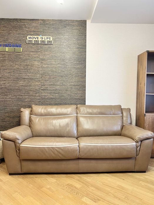 Оренда квартири з 3 спальнями по вул. Затишна, 15. Новий будинок,гараж