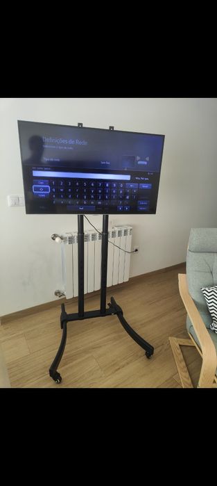 Suporte Vertical TV com rodas + TV Samsung 40'
