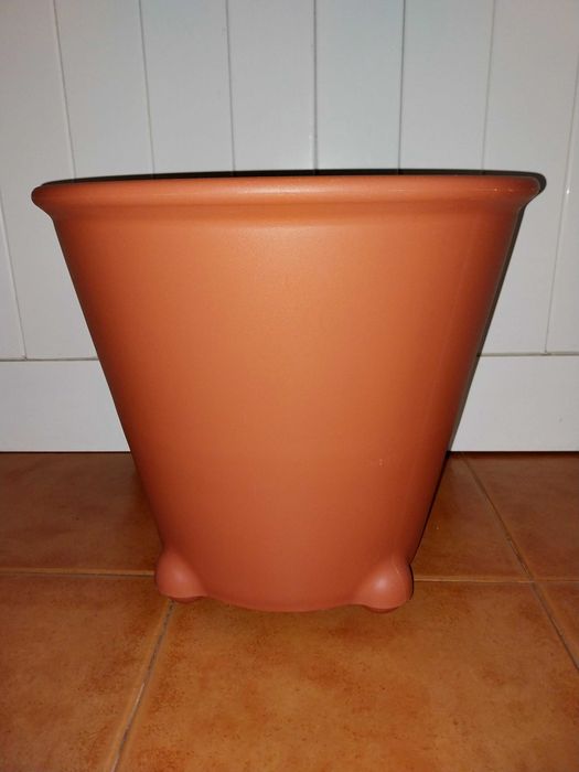 Vaso Grande com Rodas - Novo