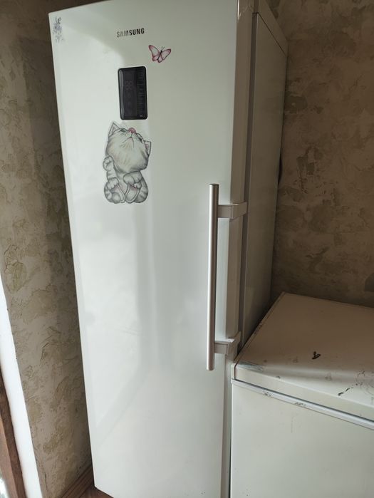 Продам морозильну камеру неробоча Samsung