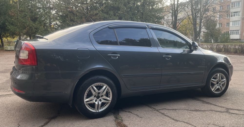 Шкода Октавия-2012 г,1,6 Газ-бензин