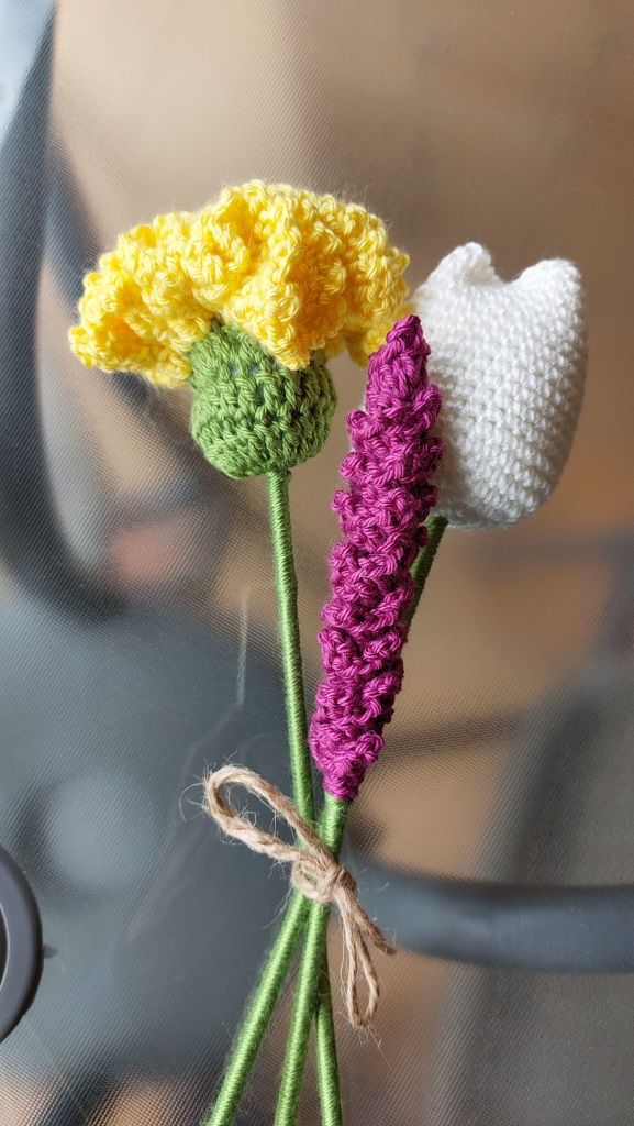 Bouquet com 3 flores em Crochet