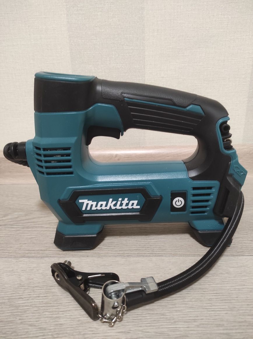 Автомобільний компресор Makita 12v MP100DZ