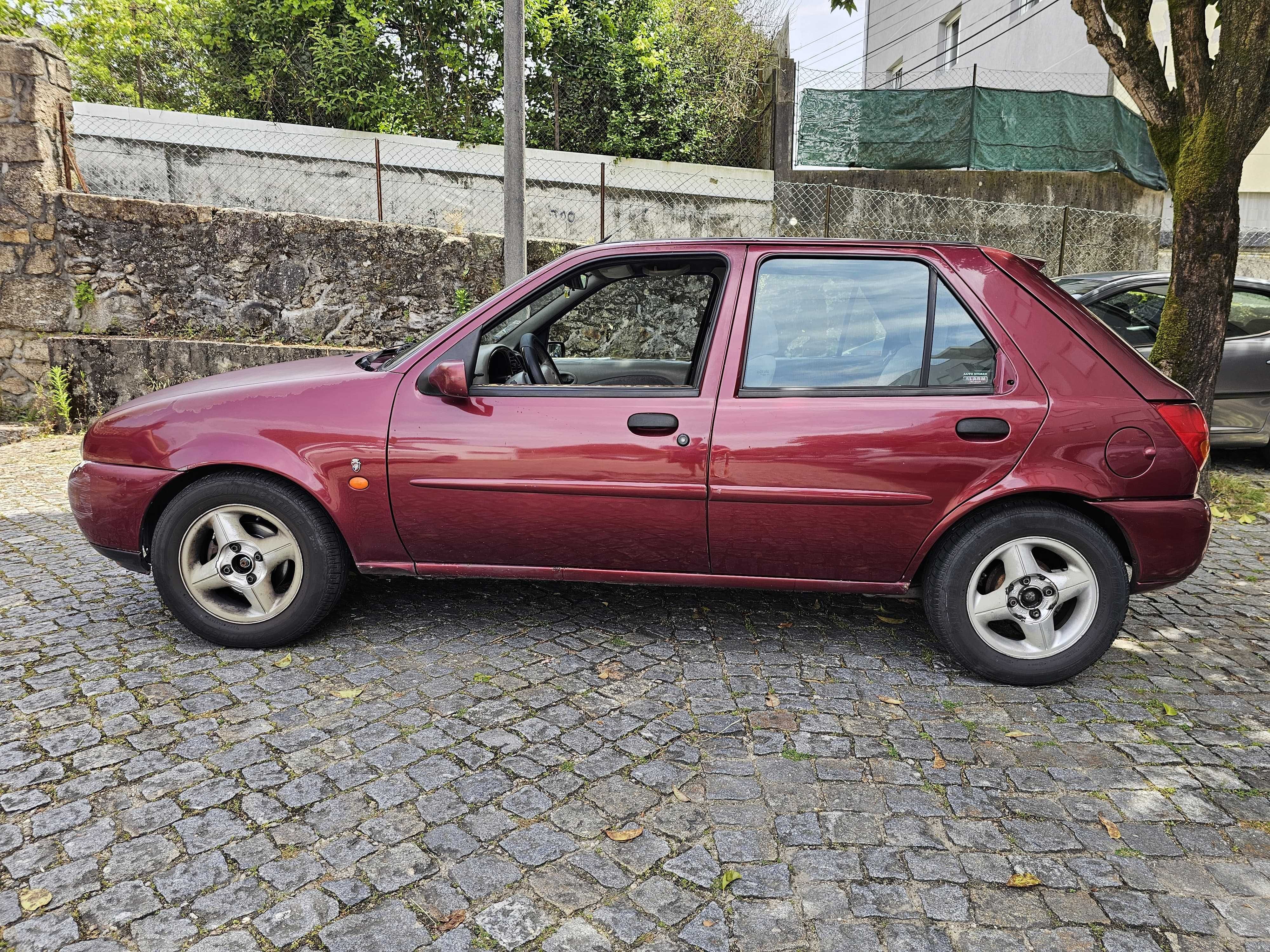 Ford Fiesta 1.25 Gasolina – 1996 Fiável, Económico e Pronto a Circular