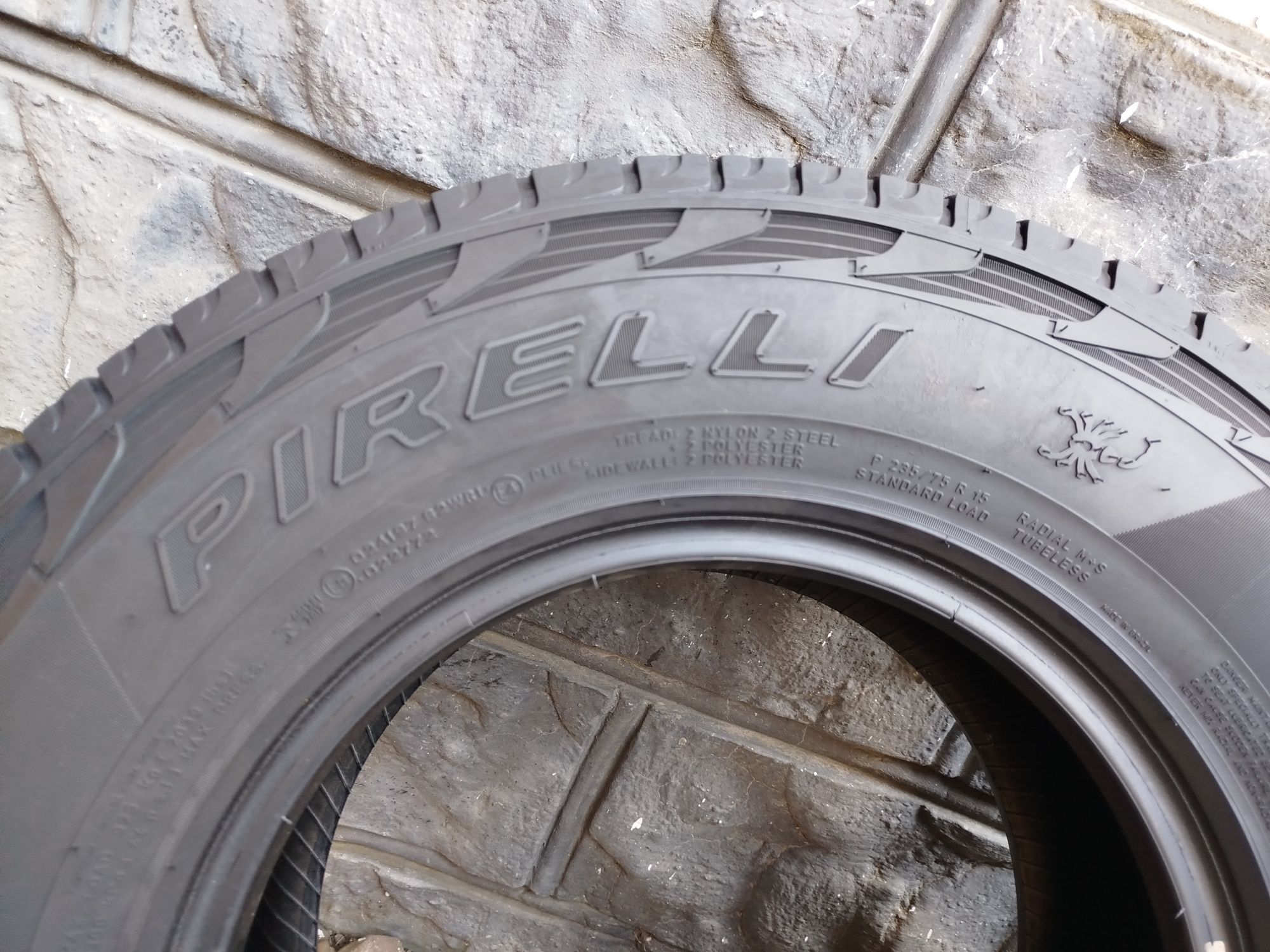 Шини всесезонка 235-75-15 Pirelli з Німечини