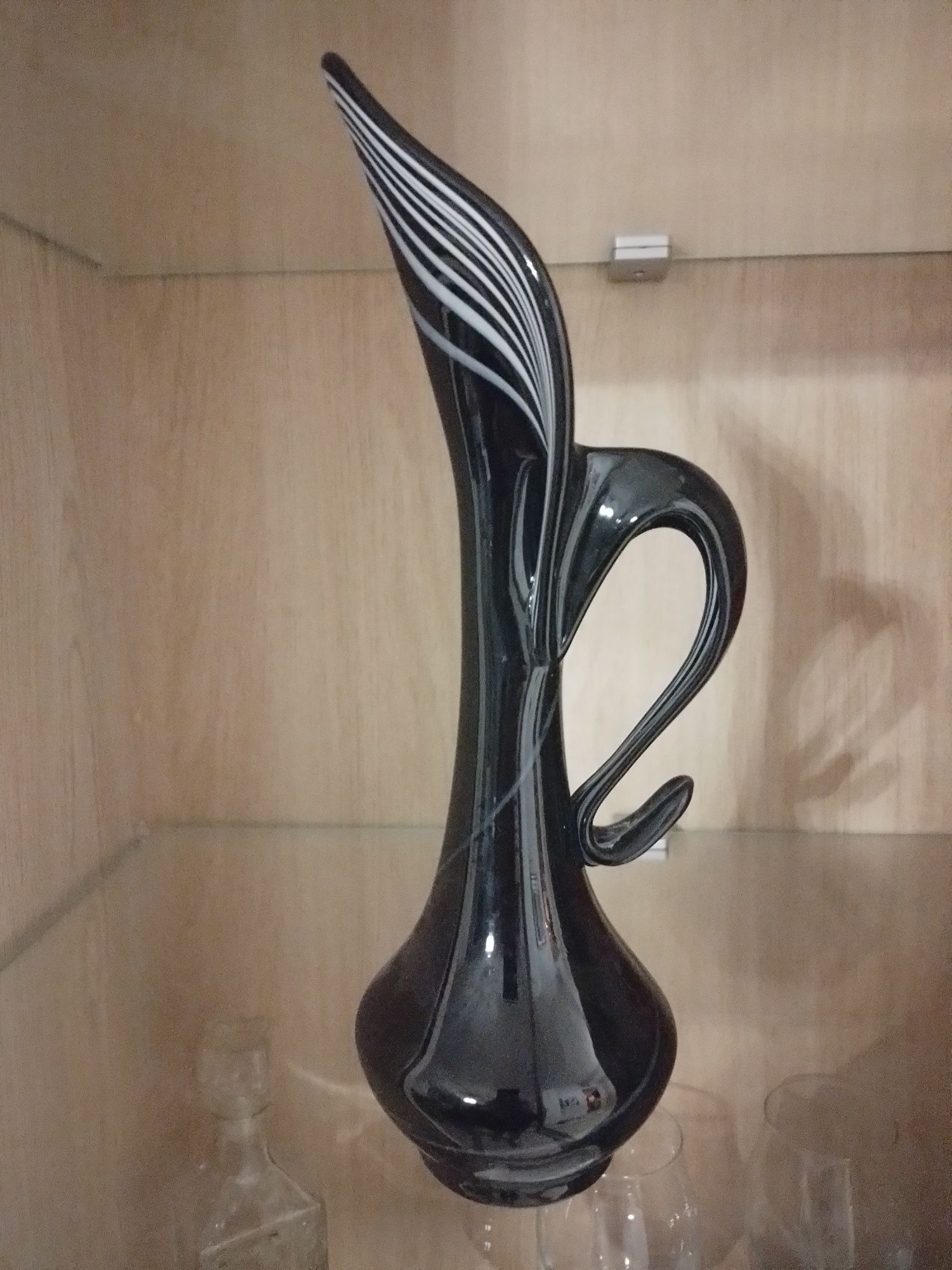 Stary wazon prl czarny z białym wzorem