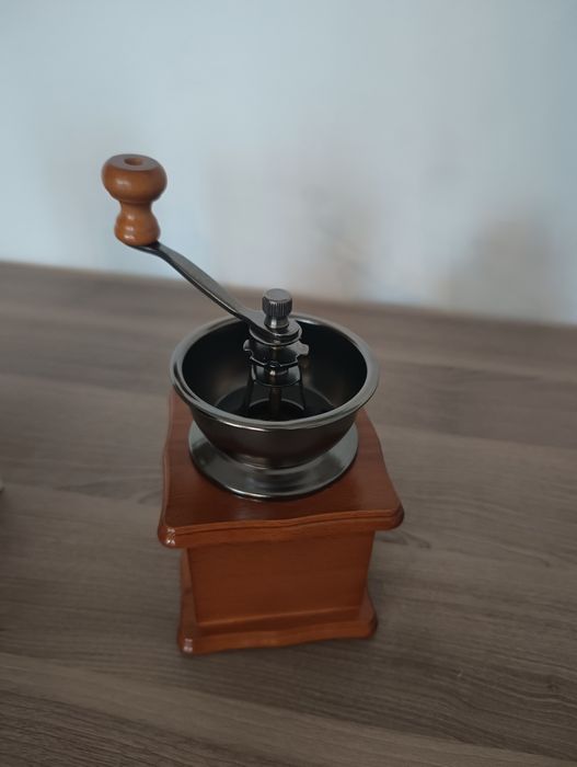 Młynek do mielenia kawy, ziół, pieprzu, ręczny, retro, prezent