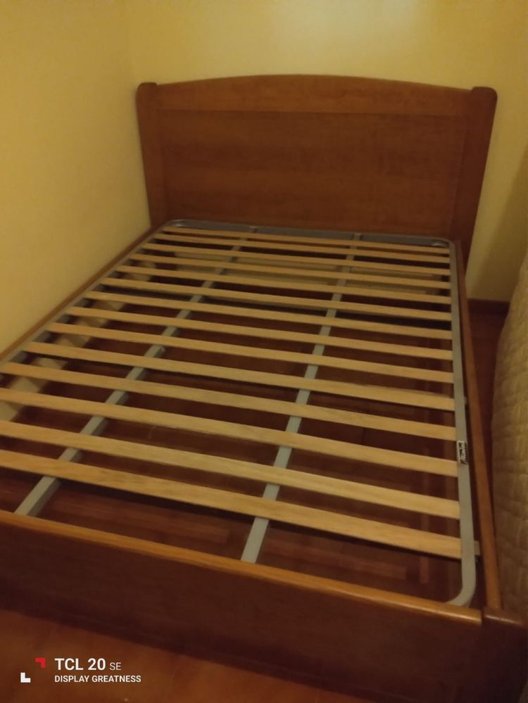 Cama De Casal Com Estrado E Colchão – 450€