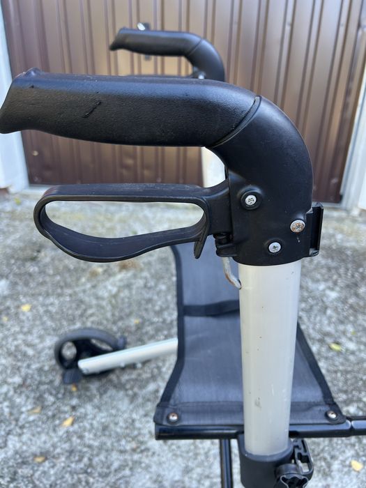 Sprzedam lekki aluminiowy chodzik/pchacz: firmy ROLLATOR