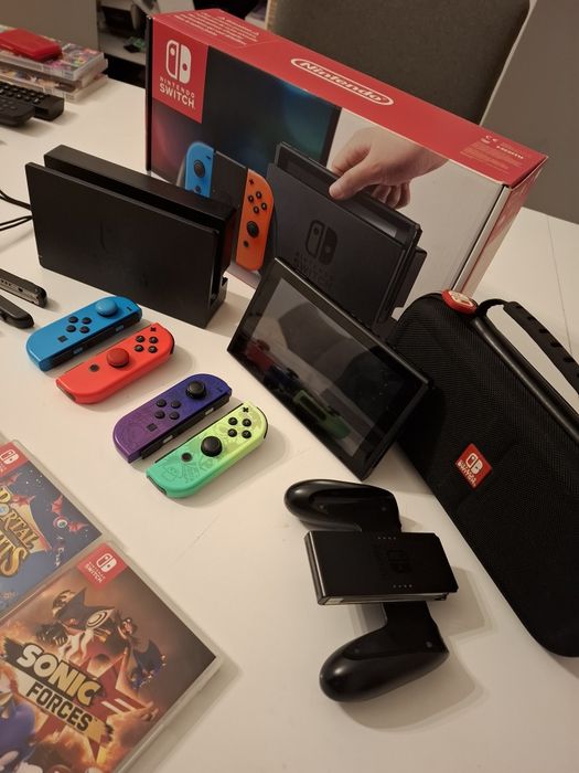 Nintendo Swicth V1 + Jogos + Bolsa + Joycons extra + comando