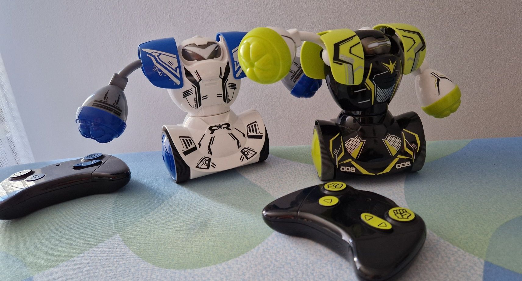 Robo Kombat, zestaw robotów