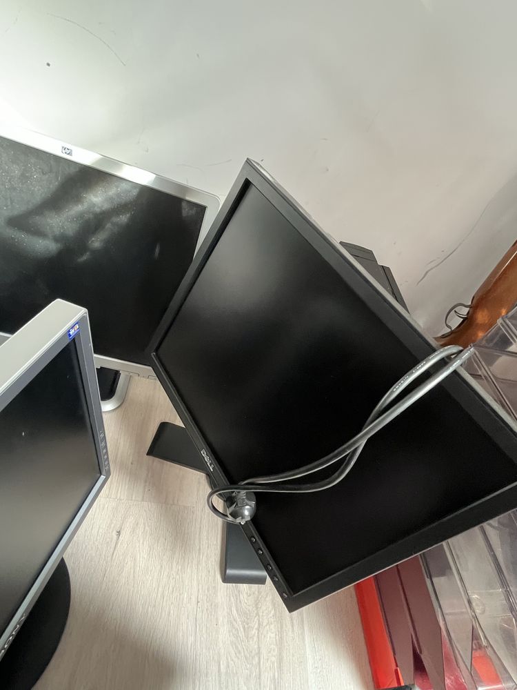 Monitory komputerowe 7 szt Sony,Hp,AOC,Dell,BenQ