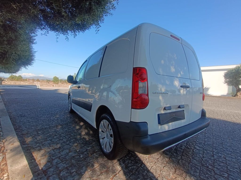 Citroen berlingo 1.6 HDI 3LUGARES C/AC  MT ESTIMADA