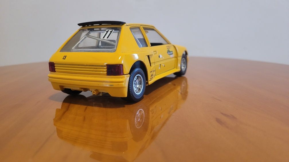 Bburago 1/25 Peugeot 205 turbo peugeot  Bburago 1/25 205 taxi resorak