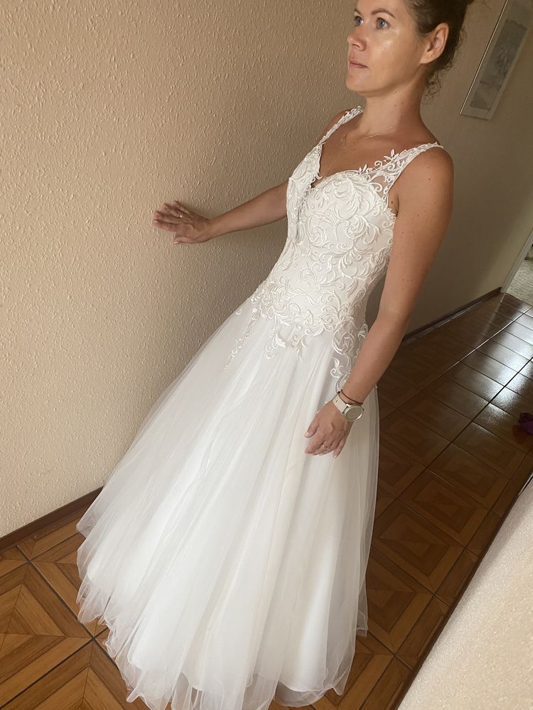 Śliczna suknia ślubna 164cm + 7cm obcas ecru!