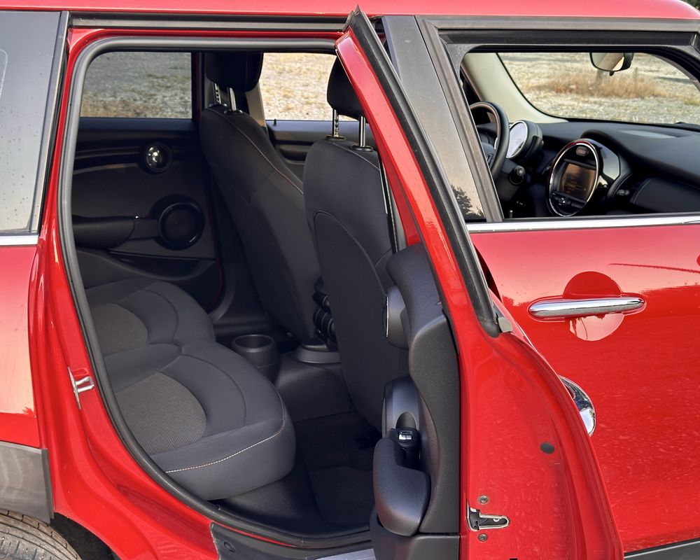MINI One D Volcanic Orange, vibrante e Espírito Jovem - 5portas