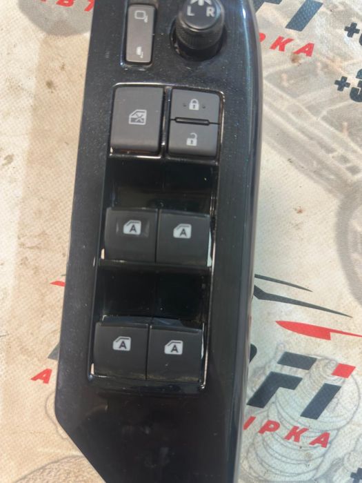 Стіклопідйомники Toyota Hilux 2016-2024