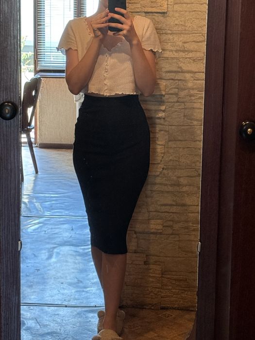 Чорна спідниця