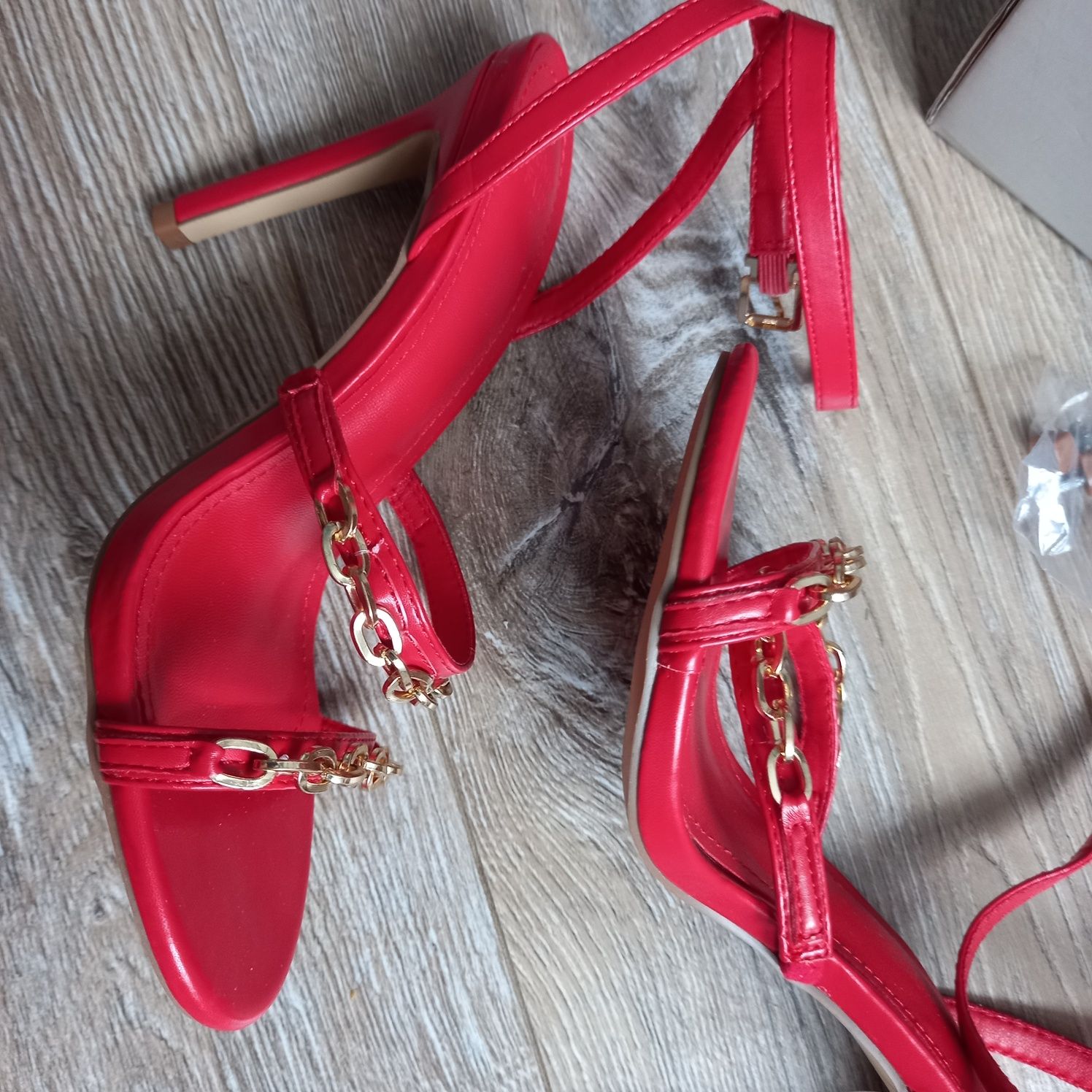Nowe sukienka i buty.